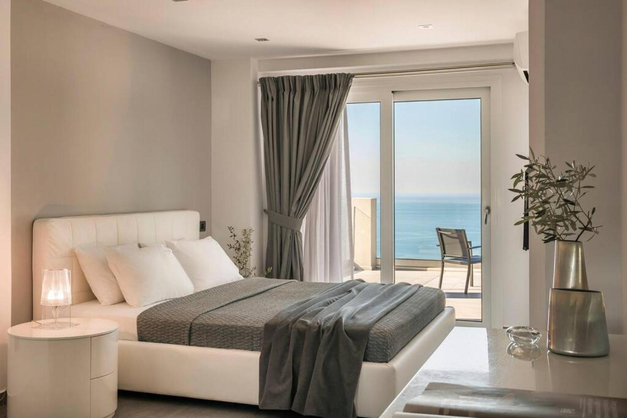 Grande Azzurro In Lakithra Villa Екстериор снимка