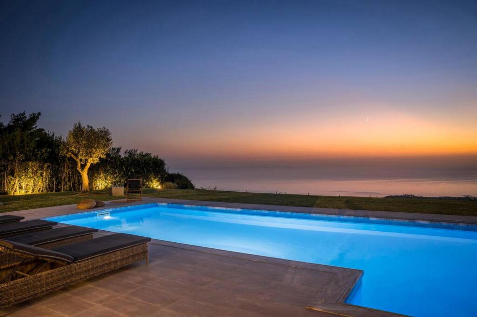 Grande Azzurro In Lakithra Villa Екстериор снимка