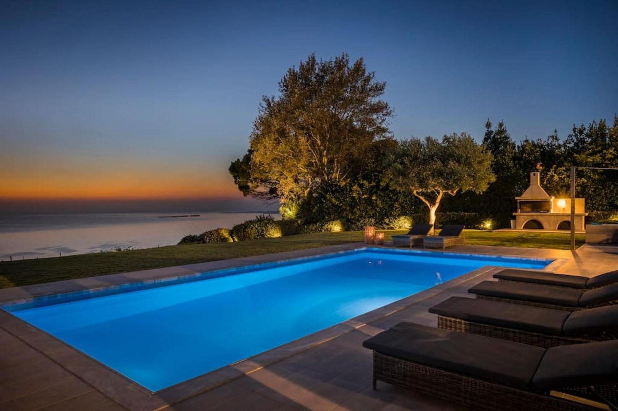 Grande Azzurro In Lakithra Villa Екстериор снимка