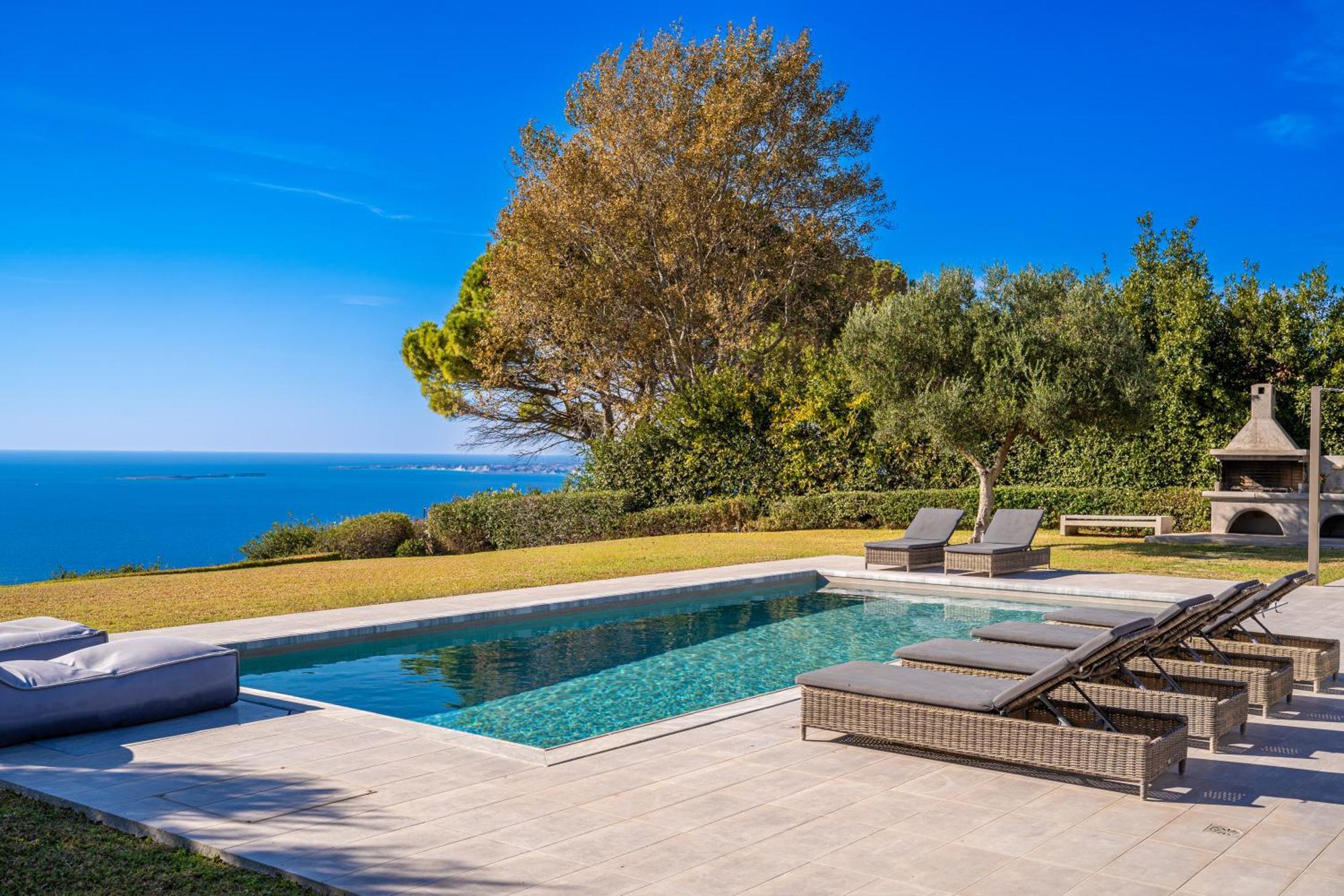 Grande Azzurro In Lakithra Villa Екстериор снимка