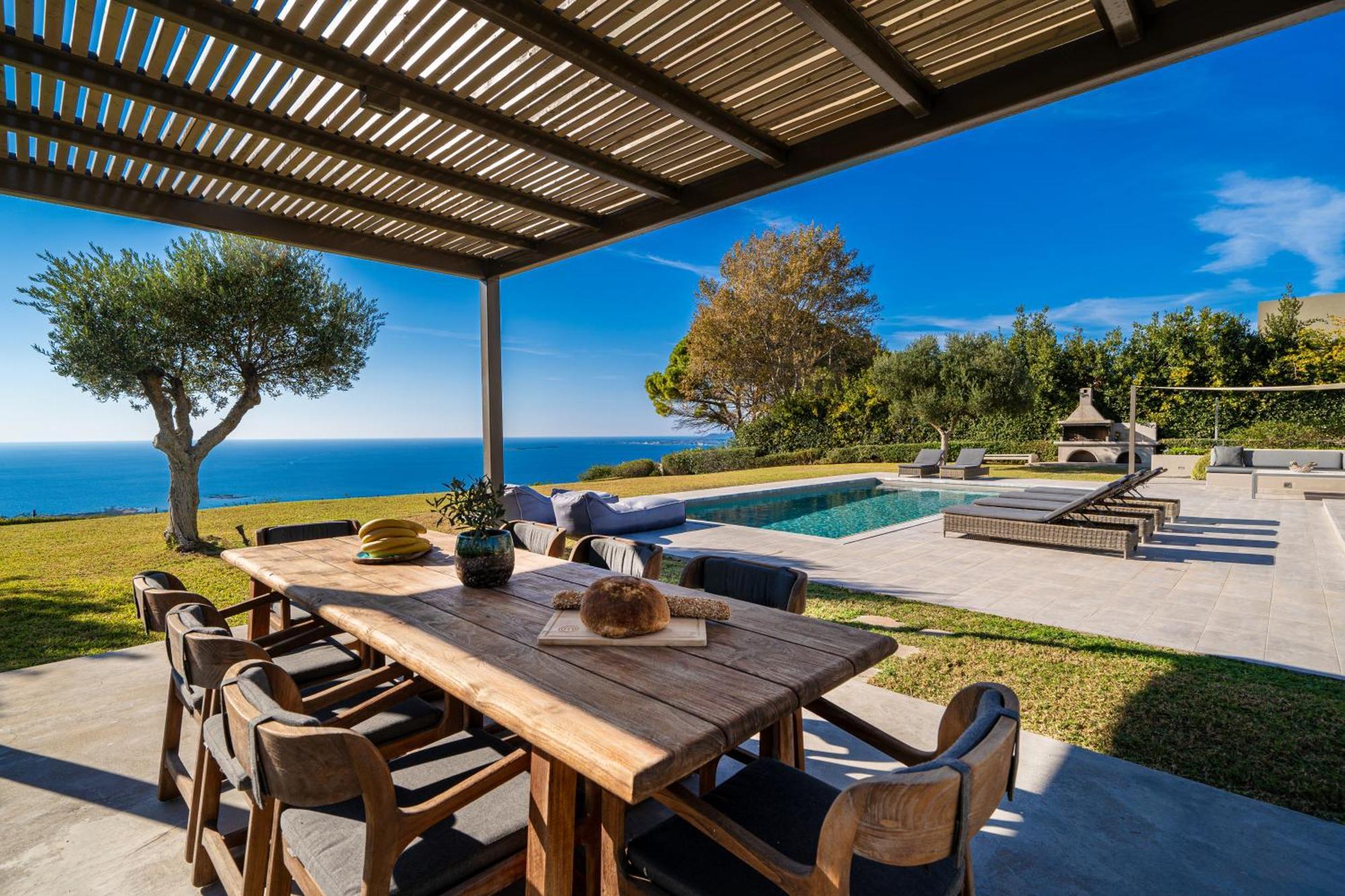 Grande Azzurro In Lakithra Villa Екстериор снимка