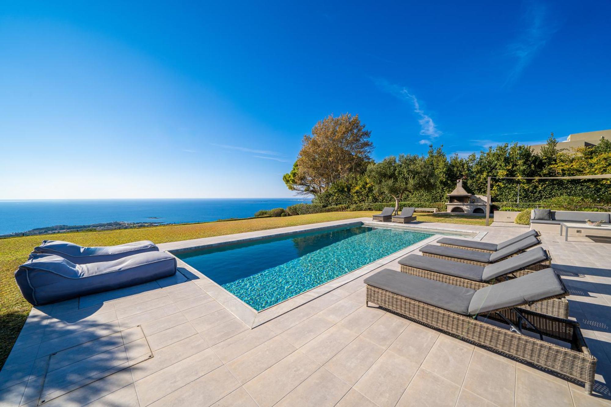 Grande Azzurro In Lakithra Villa Екстериор снимка