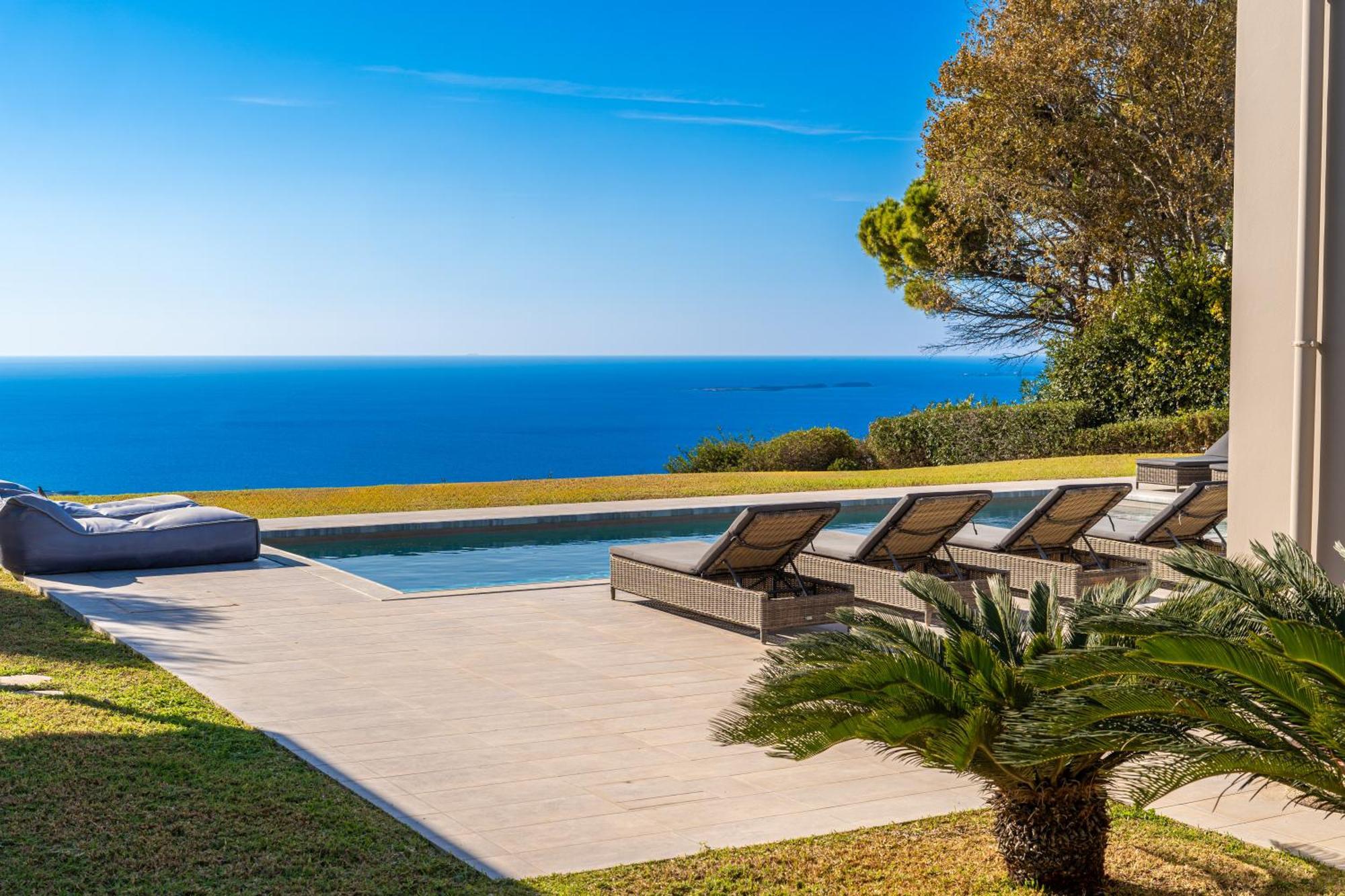 Grande Azzurro In Lakithra Villa Екстериор снимка