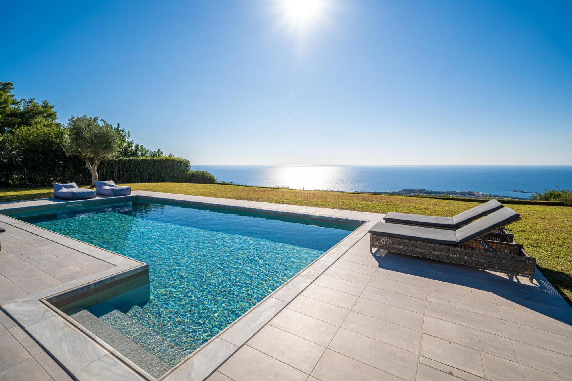 Grande Azzurro In Lakithra Villa Екстериор снимка
