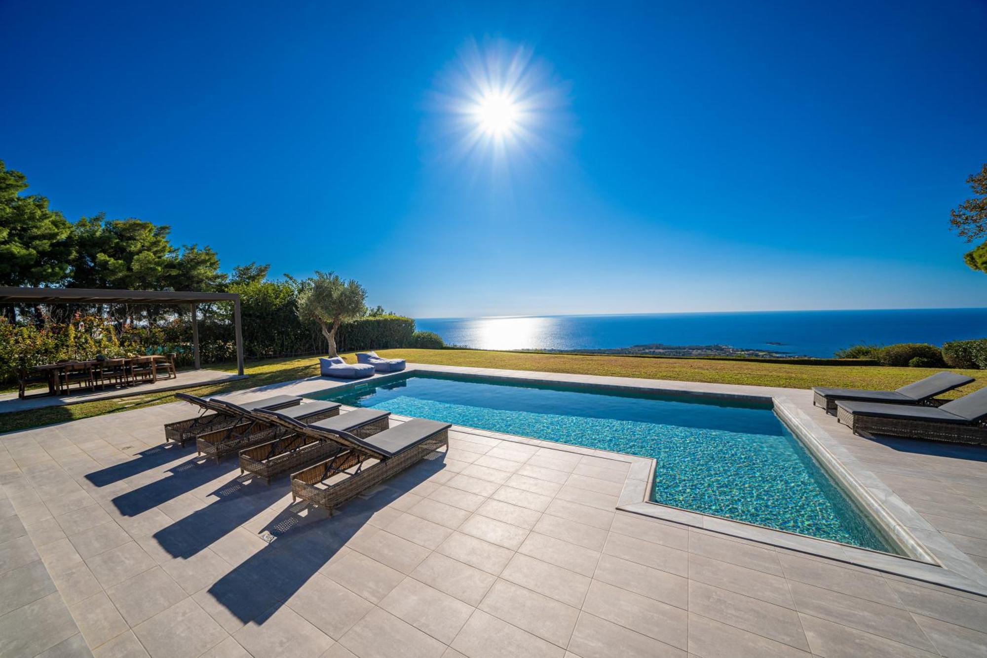 Grande Azzurro In Lakithra Villa Екстериор снимка