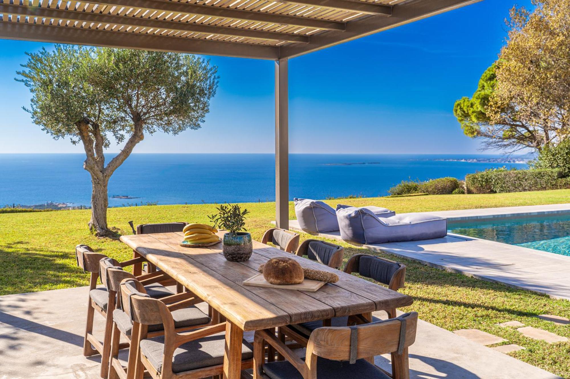 Grande Azzurro In Lakithra Villa Екстериор снимка