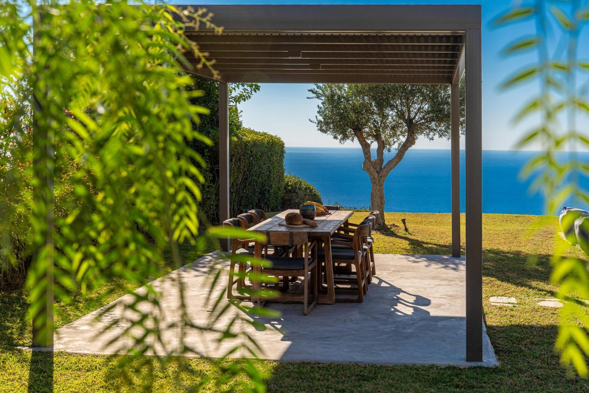 Grande Azzurro In Lakithra Villa Екстериор снимка