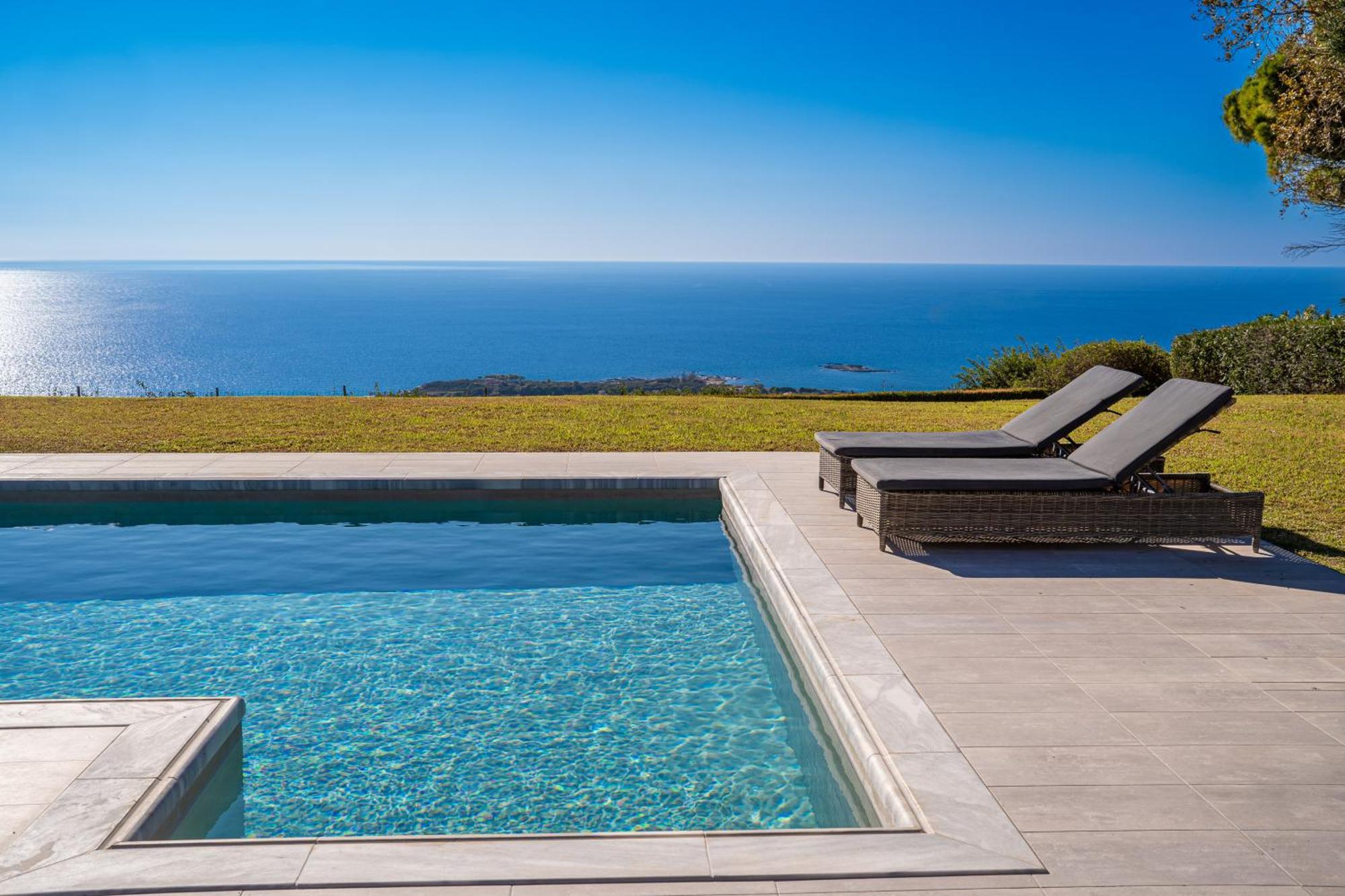 Grande Azzurro In Lakithra Villa Екстериор снимка