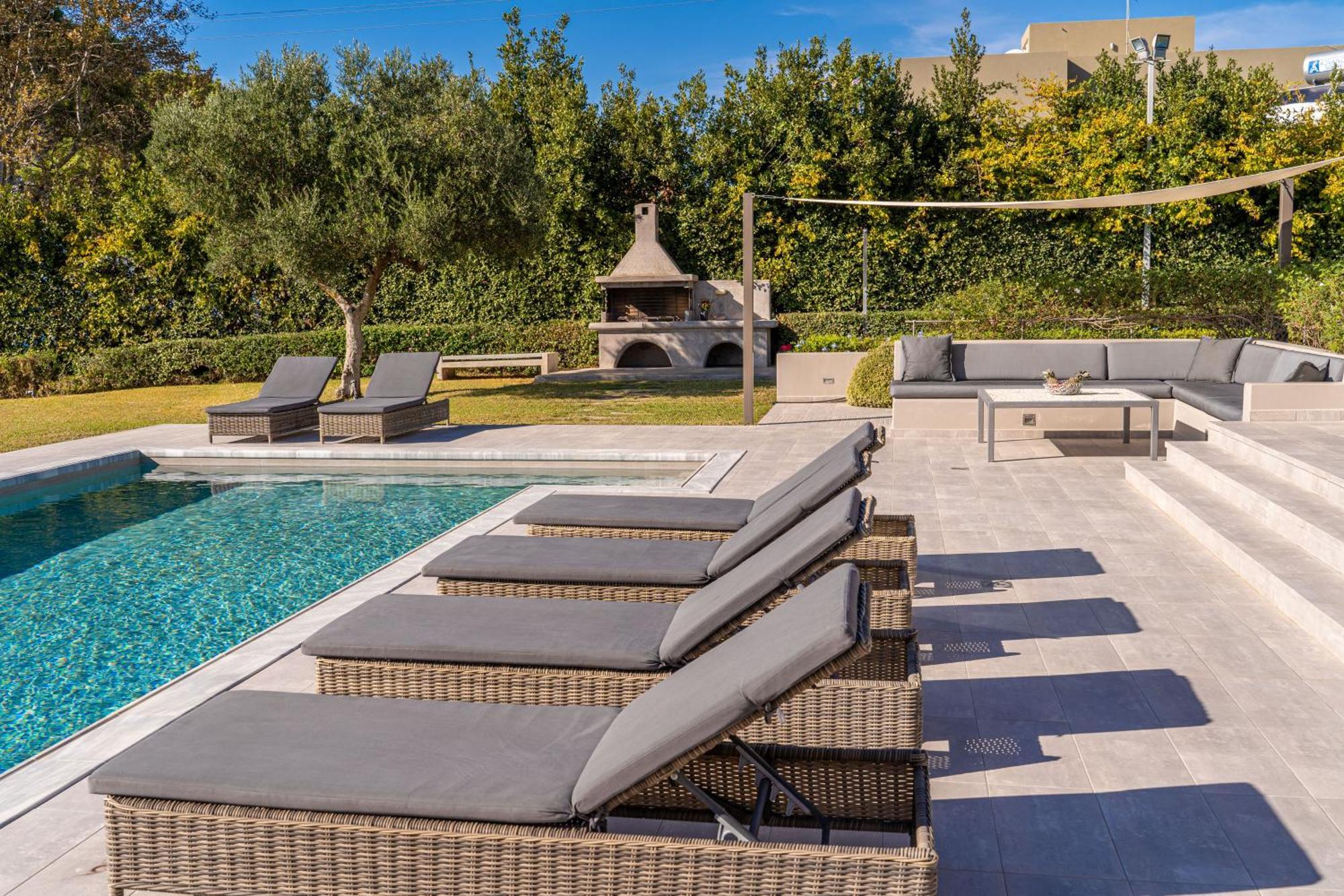 Grande Azzurro In Lakithra Villa Екстериор снимка