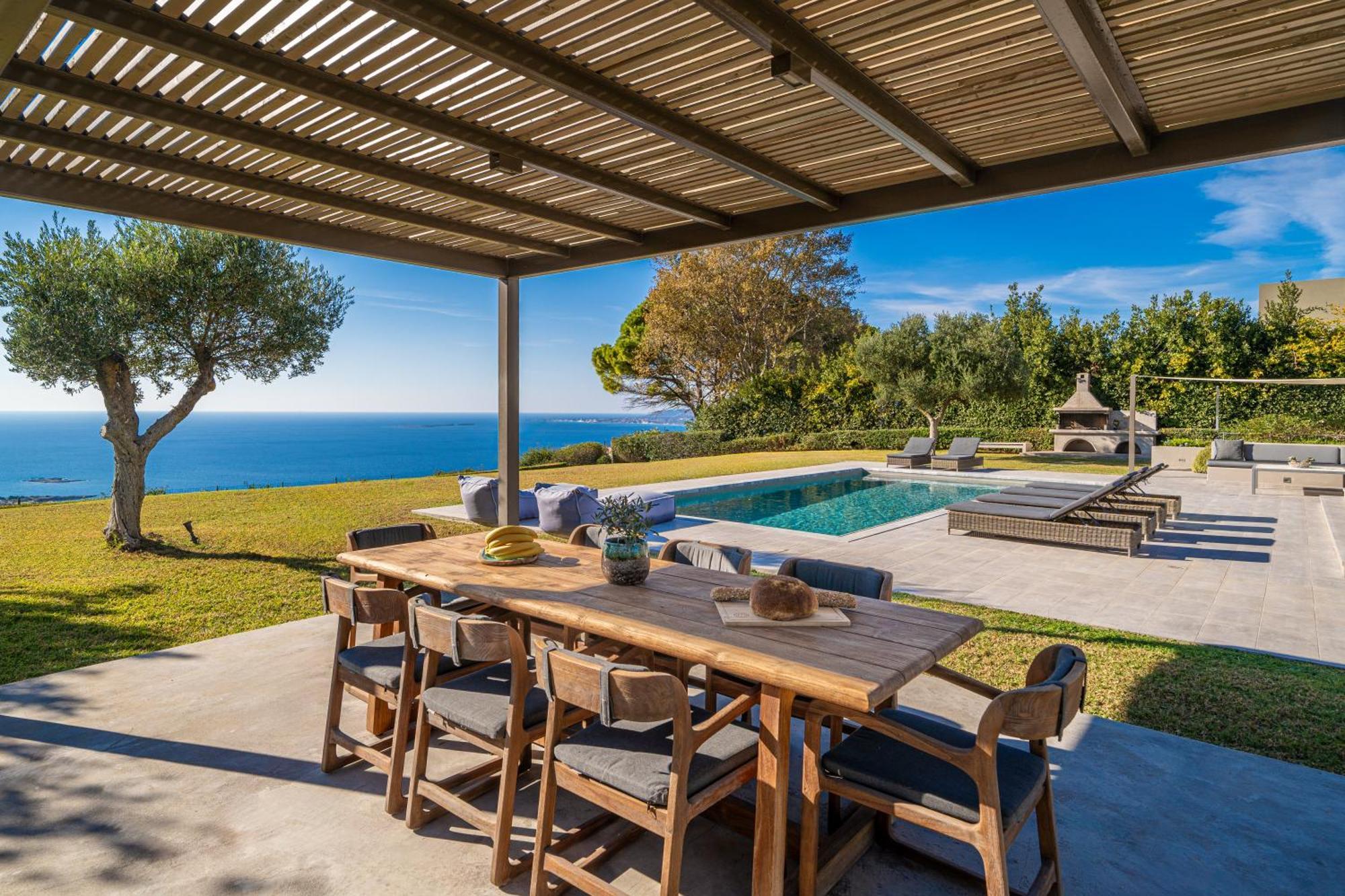 Grande Azzurro In Lakithra Villa Екстериор снимка