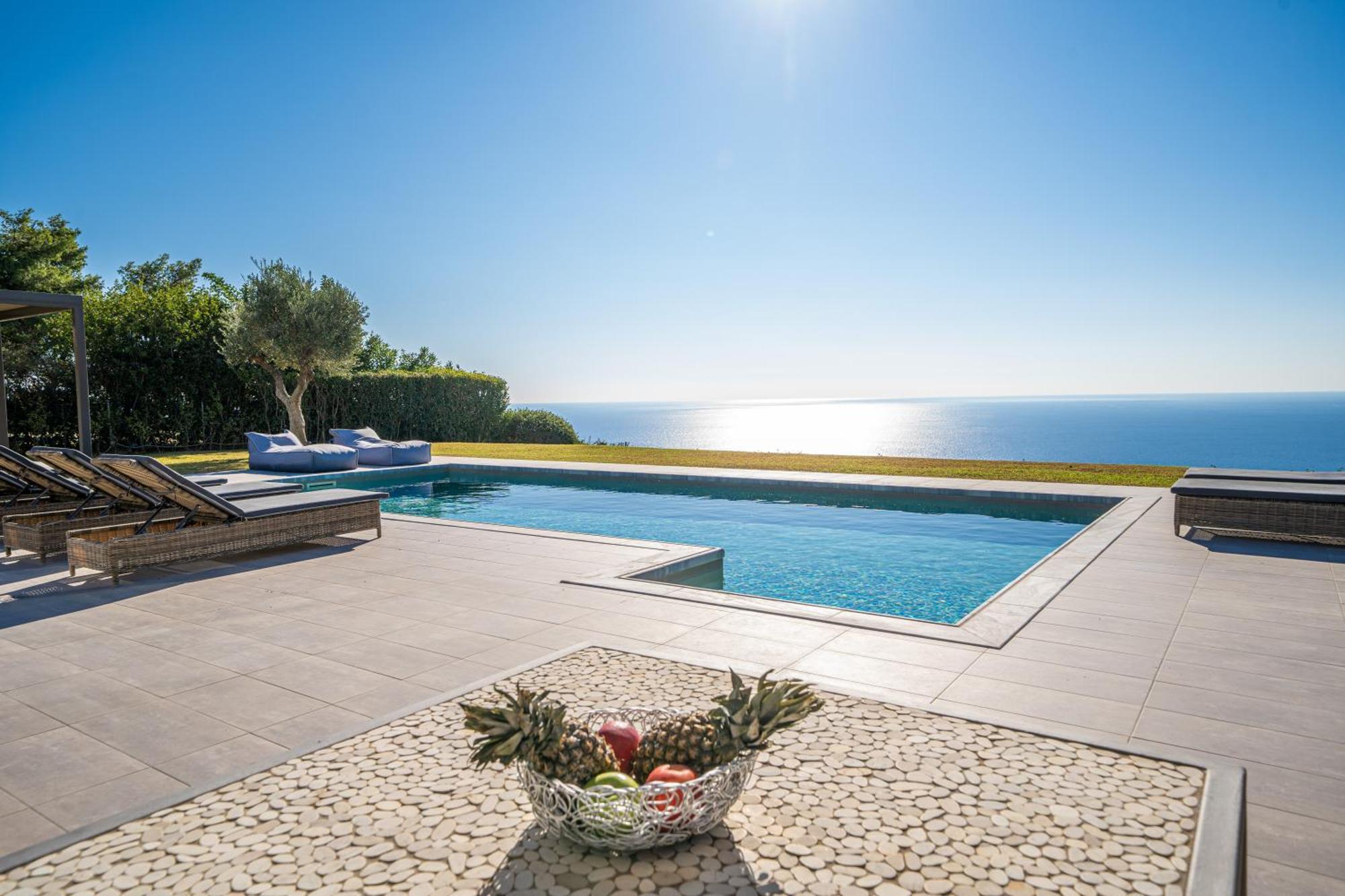 Grande Azzurro In Lakithra Villa Екстериор снимка